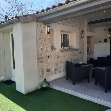 Villa Gîte L'Ardétente piscine privée&accès SPA, massages&rando nature 30 mn Vallon Pont d'Arc, 2 à 4 personnes Lussas
